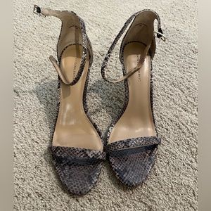 EUC Banana Republic snakeskin kitten heel worn once